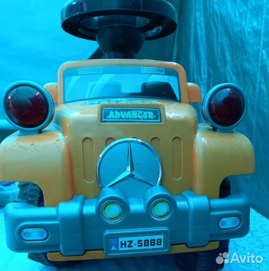 Детский автомобиль каталка