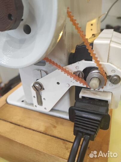 Швейная машина Чайка 143А