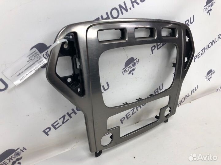 Рамка магнитолы Ford Mondeo хэтчбек 5 дв. 2.0 2009