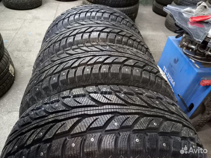Cooper Weather-Master WSC 215/65 R17 99T