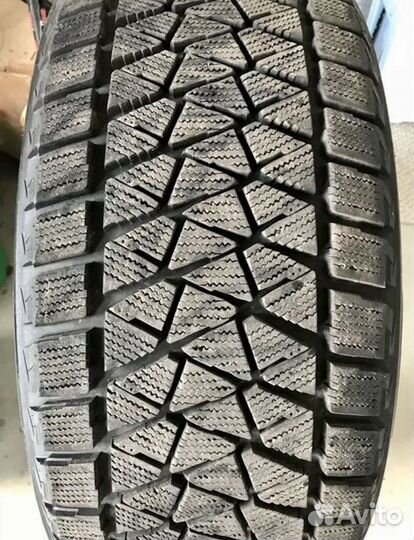 Bridgestone Blizzak DM-V2 285/45 R22