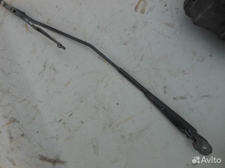 Поводок дворника правый Renault Laguna 1994-1998
