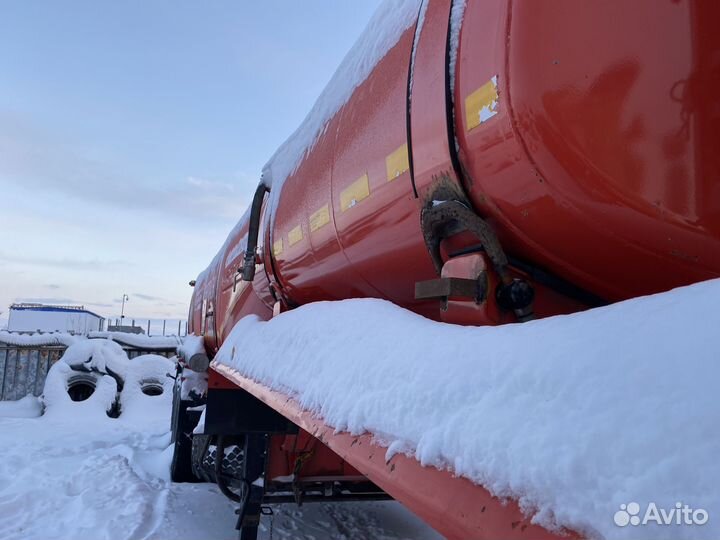 Полуприцеп бензовоз УралСпецТранс 94651 L, 2016