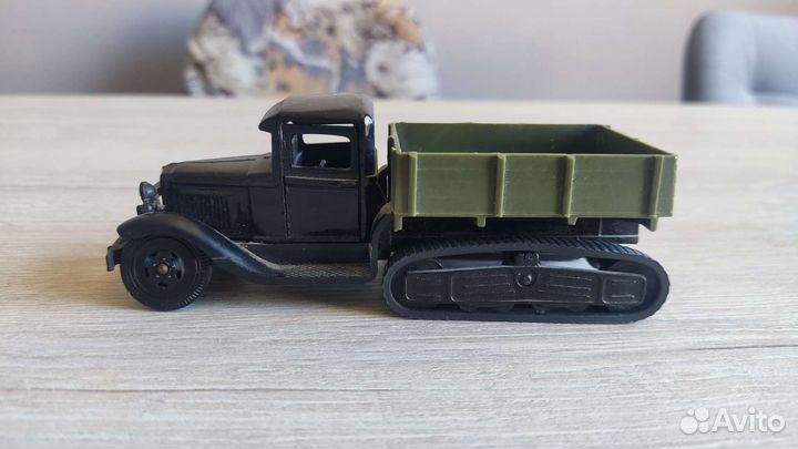 Модель грузовика 1:43