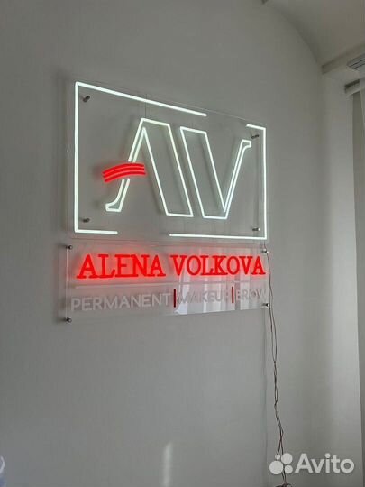 Неоновая вывеска с подвесом