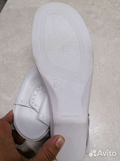 Сандалии новые