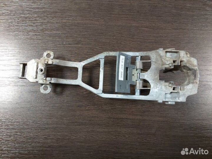 Ответная часть ручки двери передняя правая