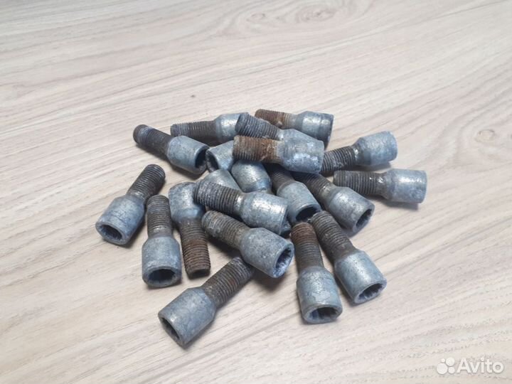 Болт колесный комплект Skoda Octavia A5