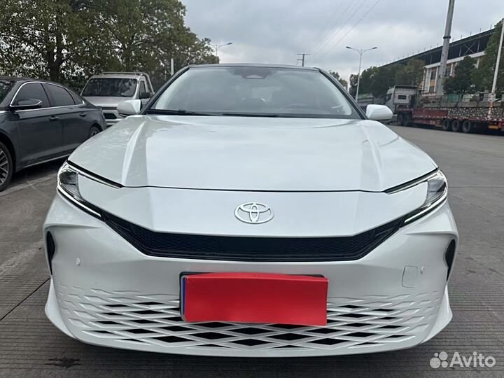 Toyota Camry 2.0 CVT, 2024, 6 000 км