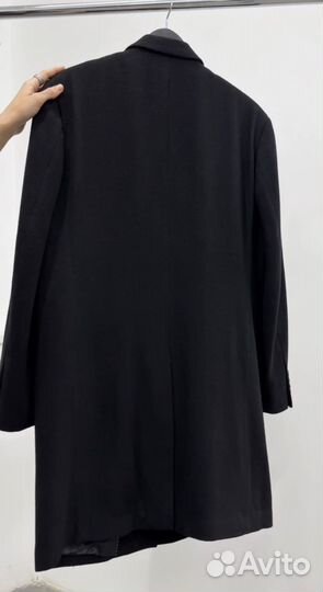 Пальто в черном цвете швейцарского бренда Biaggini