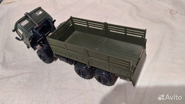 Обменяю масштабную модель камаз 4310