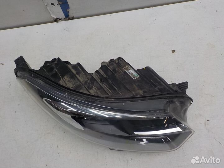 Фара правая Opel Zafira Life 2019
