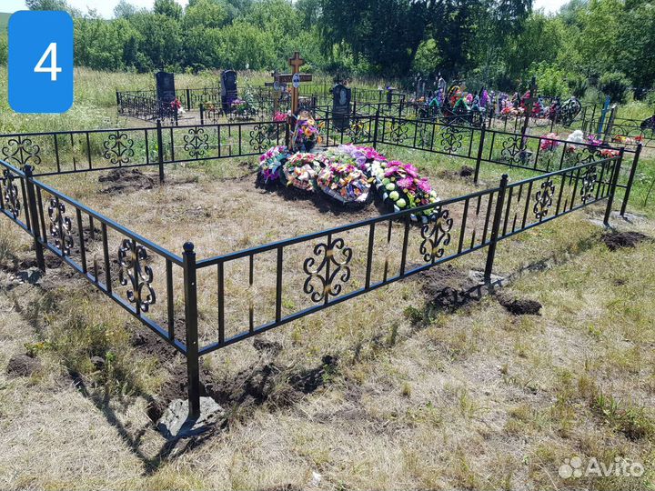 Ограды на кладбище