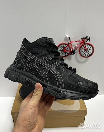 Кроссовки Asics зимние