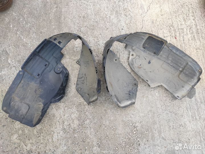 Подкрылок передний на Opel Zafira B
