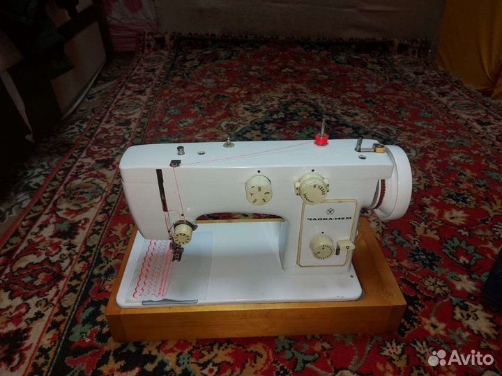 Швейная машина Чайка 142