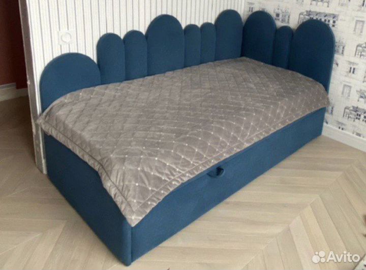 Детская кровать с мягким изголовьем новая