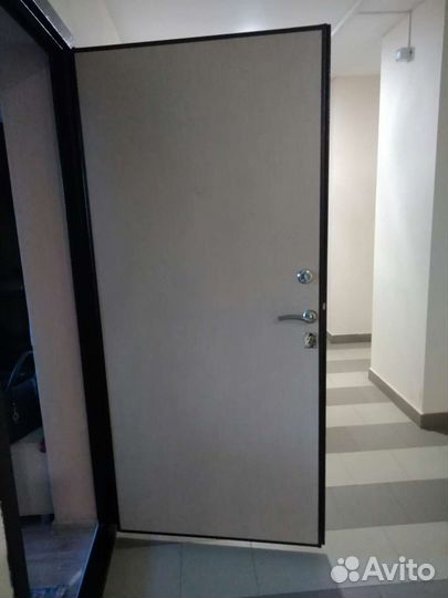 Дверь входная металлическая правая бу