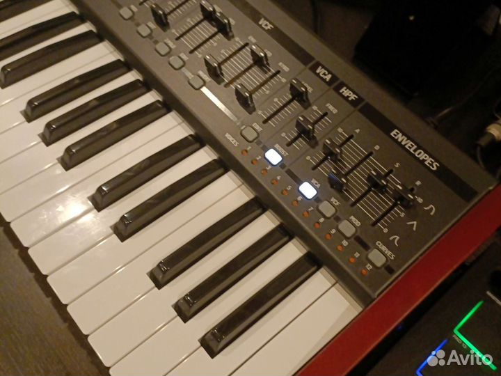 Синтезатор behringer deepmind 12