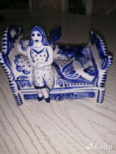 Гжель авторская. Шкатулка 