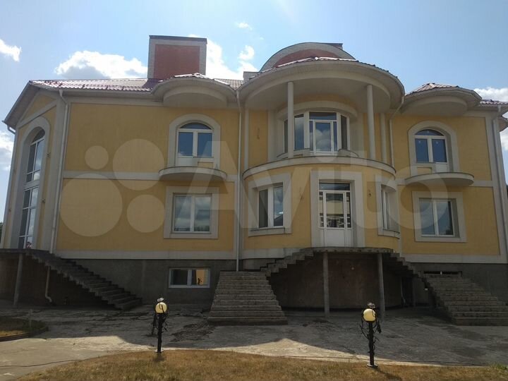 Дом 1389,8 м² на участке 20 сот.