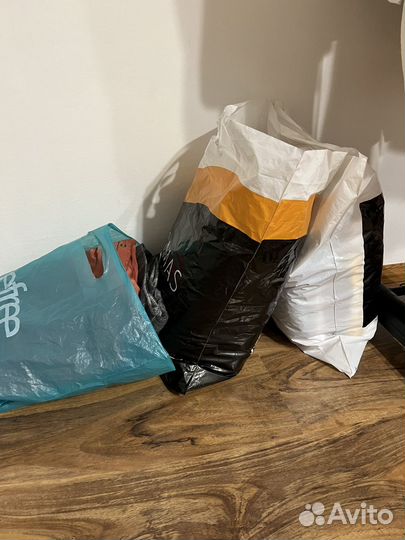 Три пакета вещей