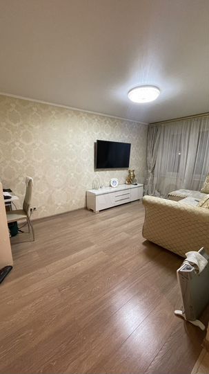 2-к. квартира, 53 м², 3/9 эт.
