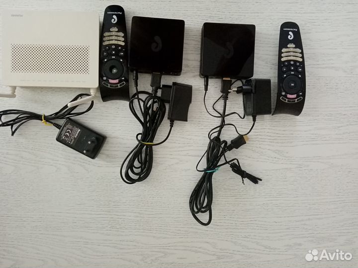 Роутер и тв приставка ростелеком (2 шт.)