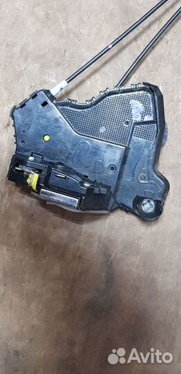 Замок двери передней правой Тойота королла Е150