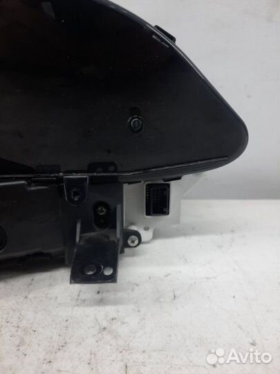 Щиток приборов (приборная панель) Toyota Yaris