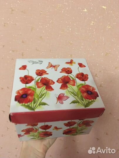 Подарочная коробка