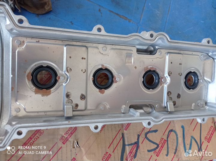 Крышка клапанная правая Тойота Ленд 100 4,7