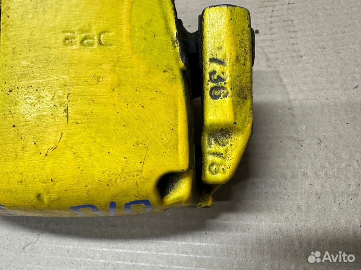 Суппорт передний правый Ford Focus 2