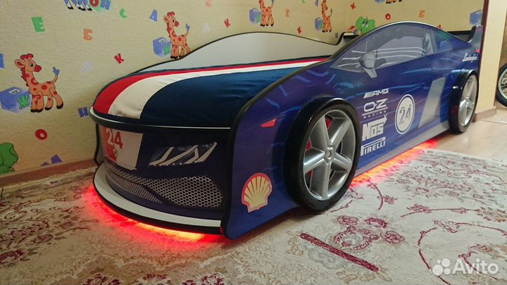 Детская кровать машина