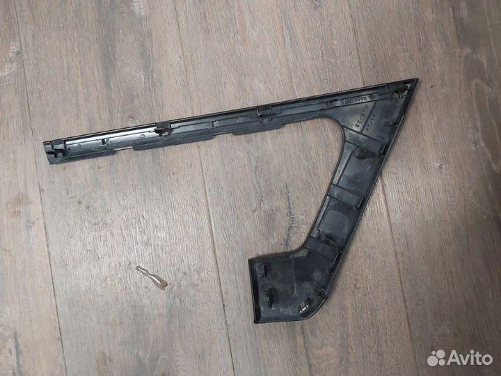 Накладка обшивки двери задняя правая Toyota Land