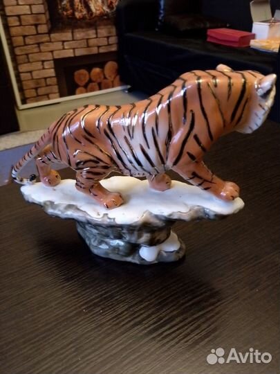 Статуэтка тигр