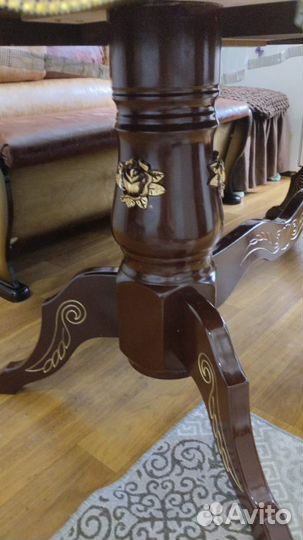 Кухонный стол и стулья