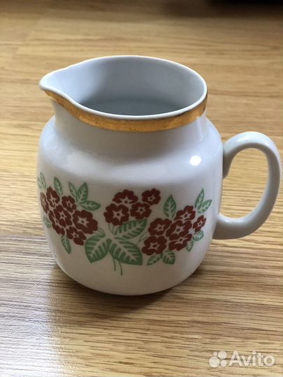 Фарфоровый молочник