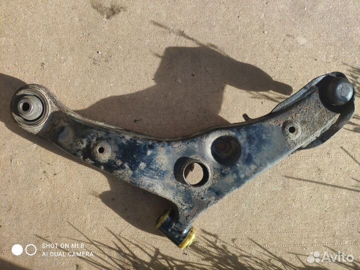 Нижний передний рычаг Митсубиси outlander 1
