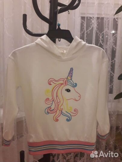 Кофта новая с капюшоном для девочек