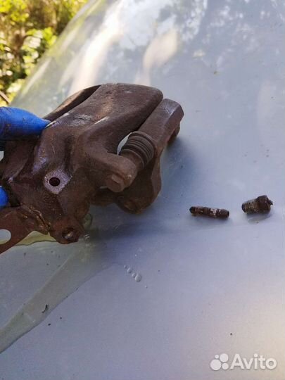 Суппорт передний audi 100