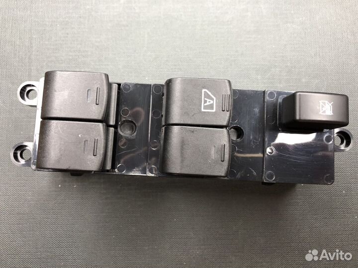 Кнопки стеклоподъемника Nissan Qashqai