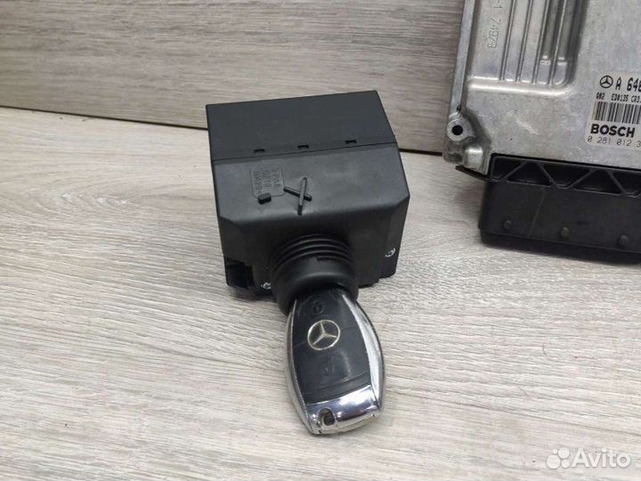 Блок управления двигателем Mercedes C W203