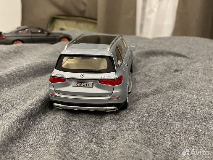 Коллекционная машинка майбх джип