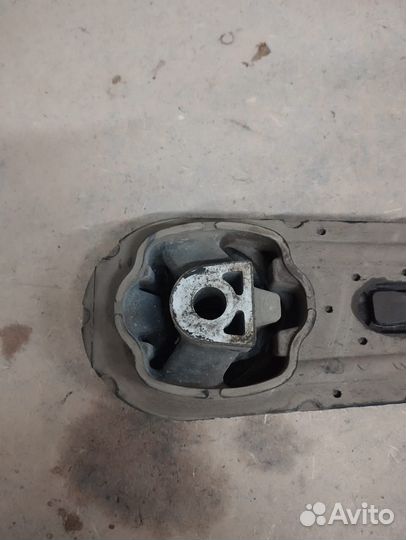 Подушка двигателя задняя Nissan Almera G15