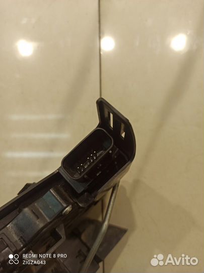 Замок двери (передний, левый) (Kia K5 III)