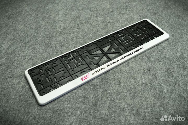 Рамка номера пластиковая с защелкой 