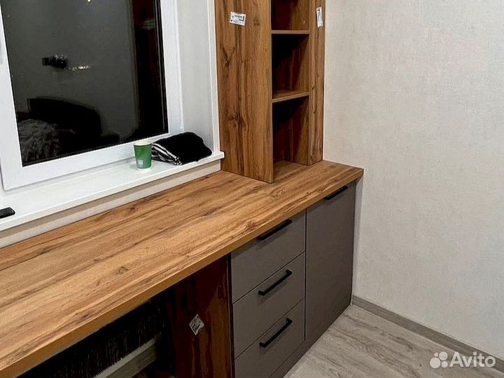 Детская рабочая зона у окна для двоих