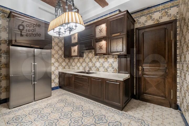 5-к. квартира, 210 м², 3/6 эт.