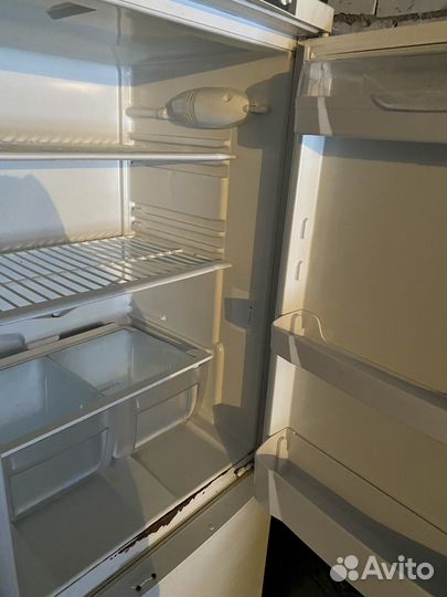 Продаю холодильник indesit